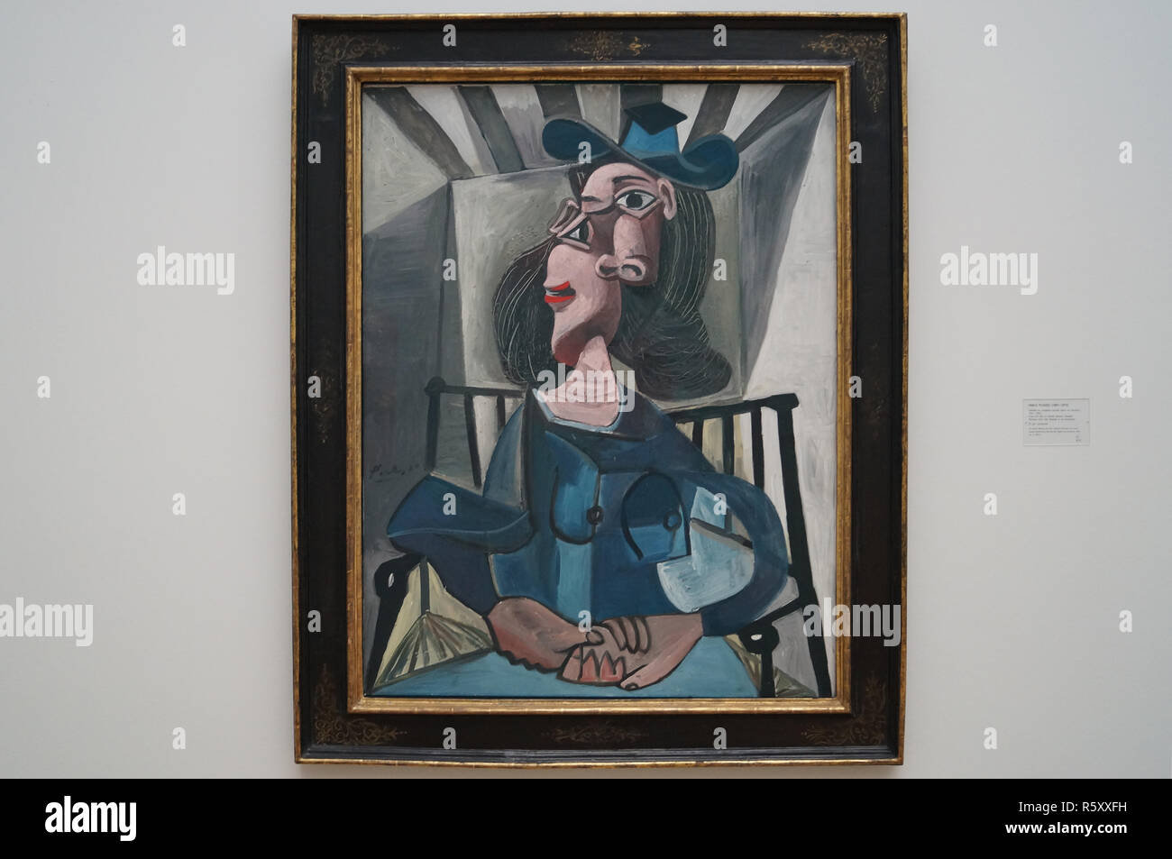 Picasso seated woman hi-res stock photography and images - Alamy