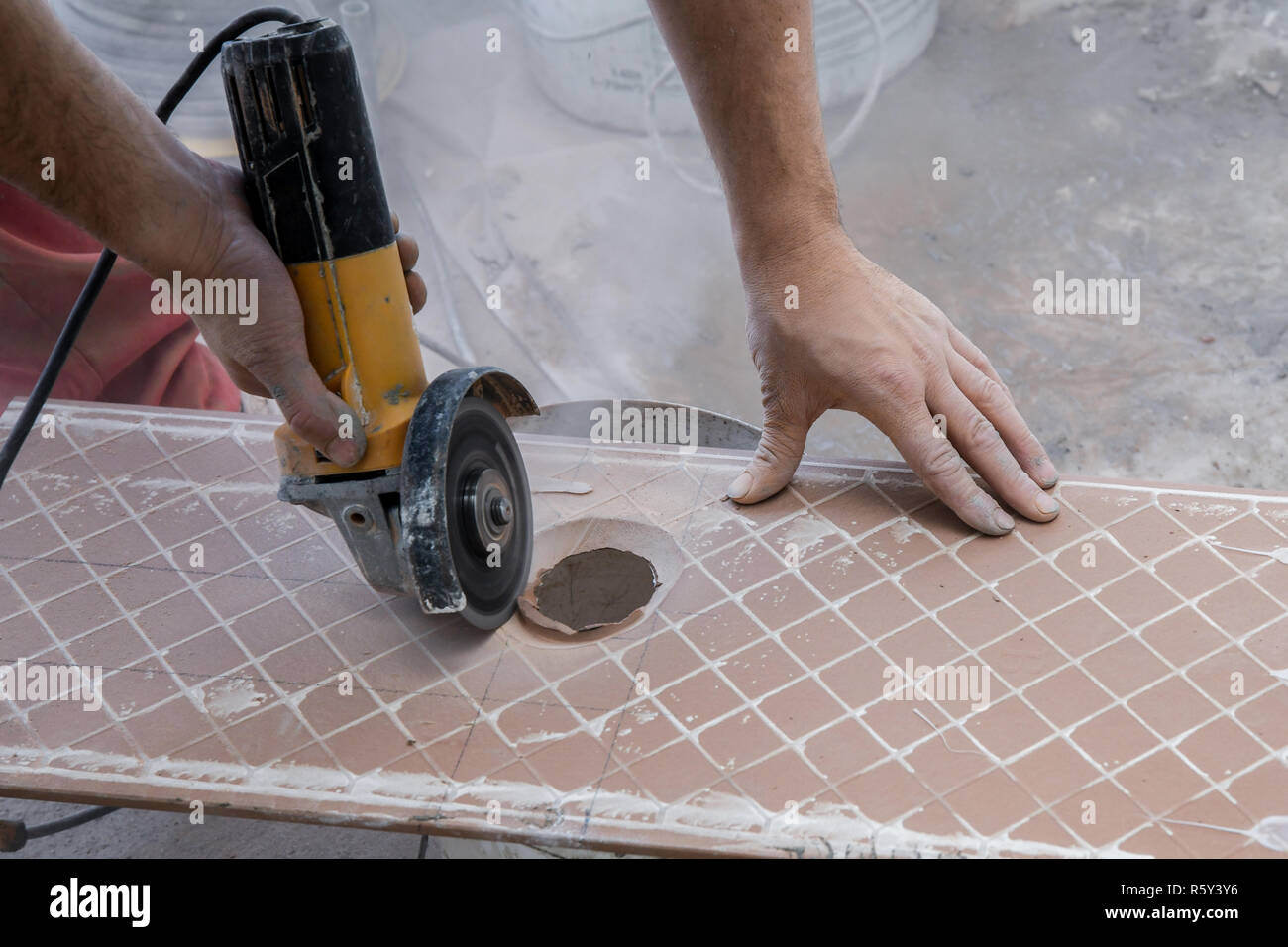 Cutting hole in tile with angle grinder online
