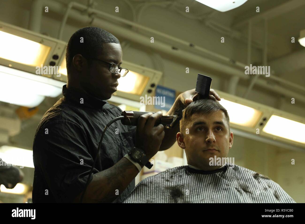 Page 6 Soldier Barber High Resolution Stock Photography And Images Alamy
