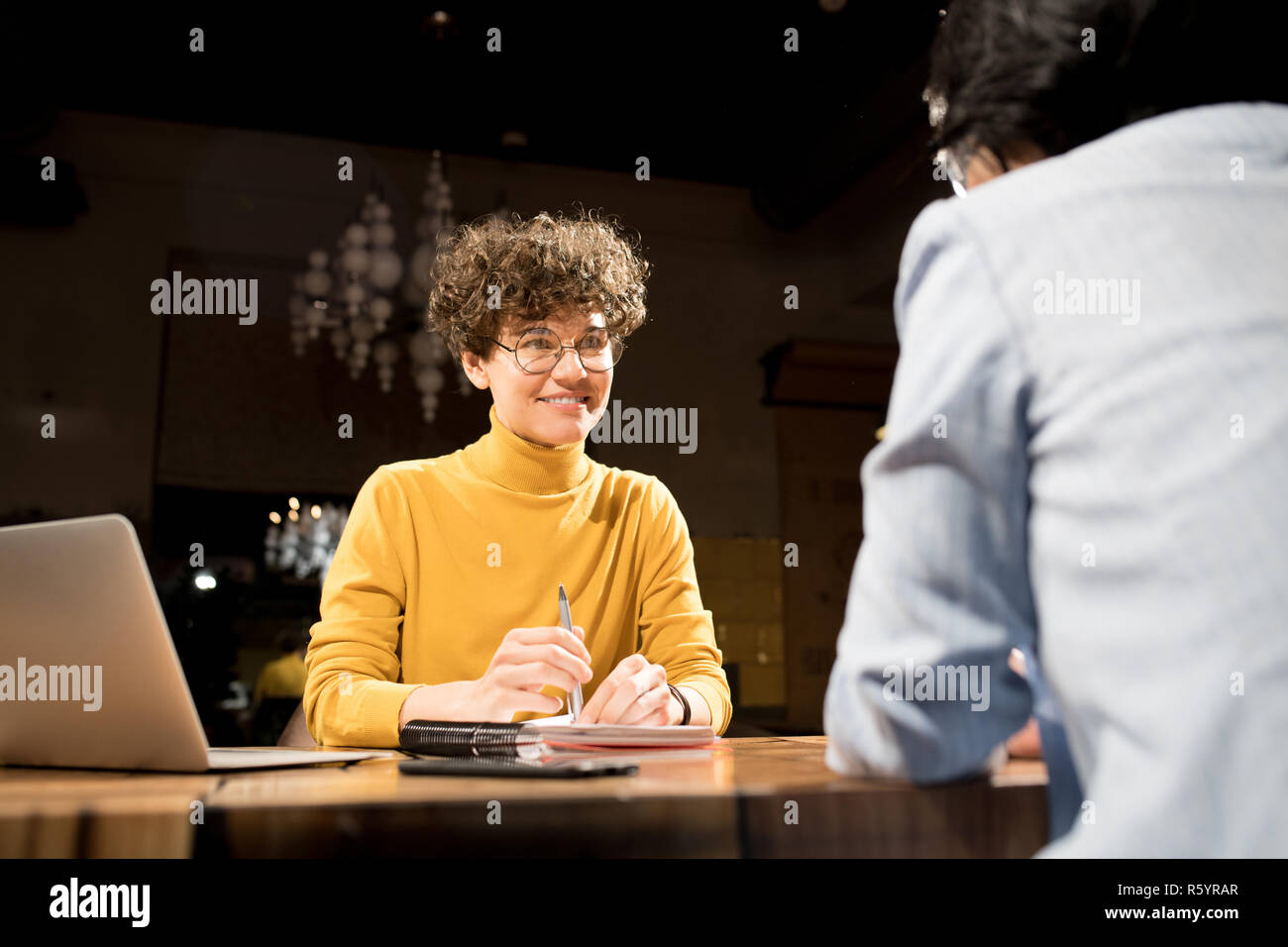 Recruiter hi-res stock photography and images - Alamy