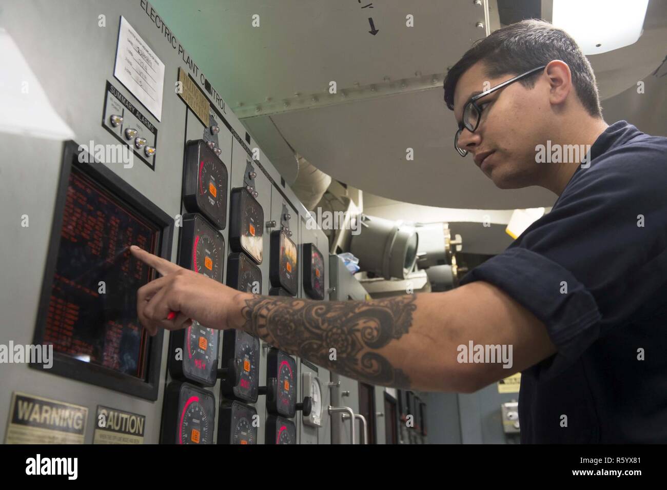 MEDITERRANEAN SEA (April 23, 2017) Machinist's Mate 2nd Class Zach Grandinetti, from Liverpool, New York, starts a gas turbine generator from the electronic plant control unit aboard USS Ross (DDG 71) April 23, 2017. USS Ross, an Arleigh Burke-class guided-missile destroyer, forward-deployed to Rota, Spain, is conducting naval operations in the U.S. 6th Fleet area of operations in support of U.S. national security interests in Europe and Africa. Stock Photo