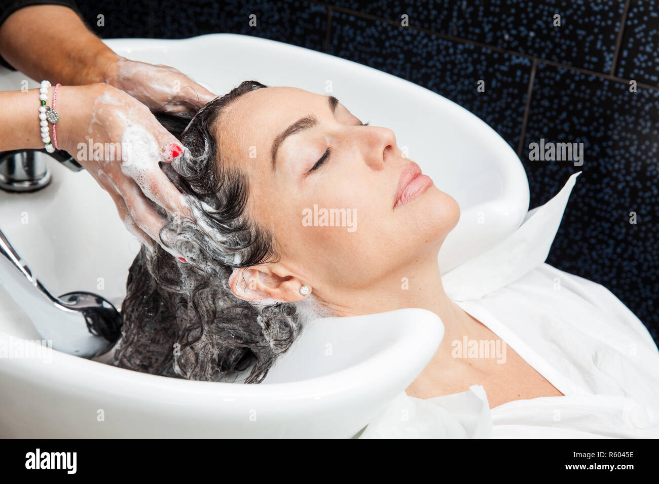 White woman getting a hair wash procedure in a beauty salon Stock Photo -  Alamy
