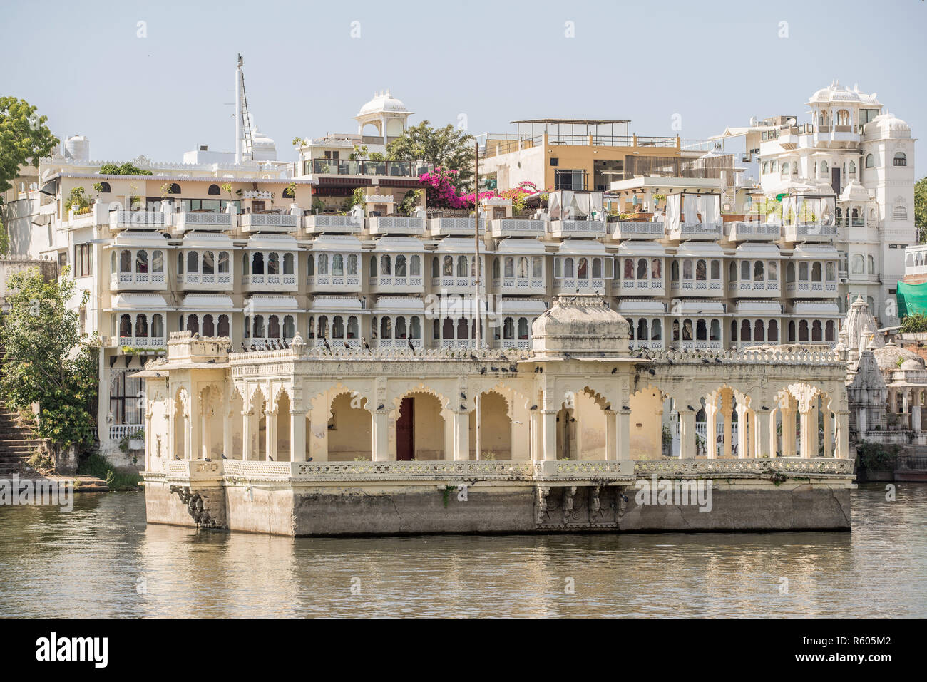 Mohan Mandir Temple with Lake Pichola Hotel in the background, Udaipur, Rajasthan, India Stock Photo