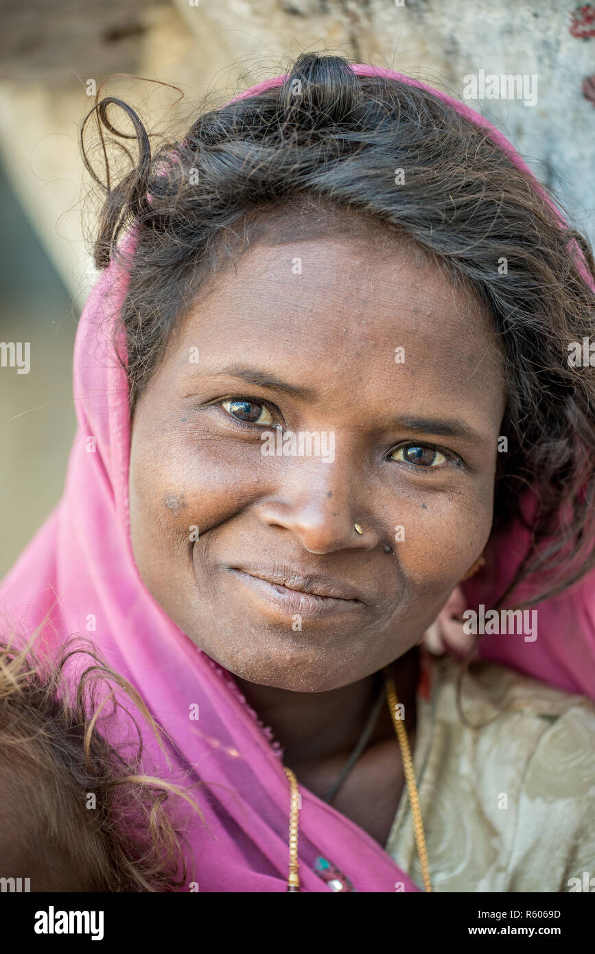 Portrait of a smiling woman with pink heascarf, Udaipur, Rajasthan, India Stock Photo