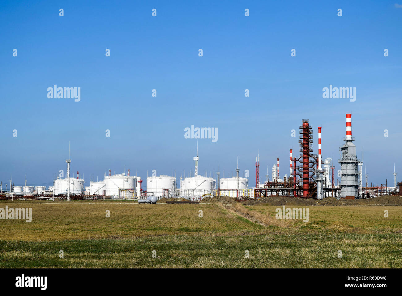 Crude oil distillation process hi-res stock photography and images - Alamy