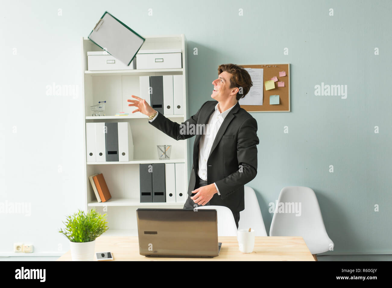 Clipboard man funny hires stock photography and images Alamy