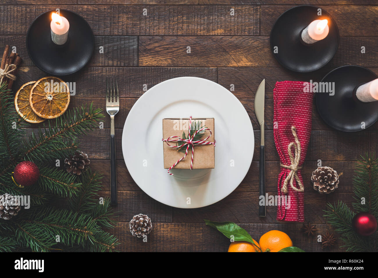 10 Natural Christmas Place Settings – She Keeps a Lovely Home