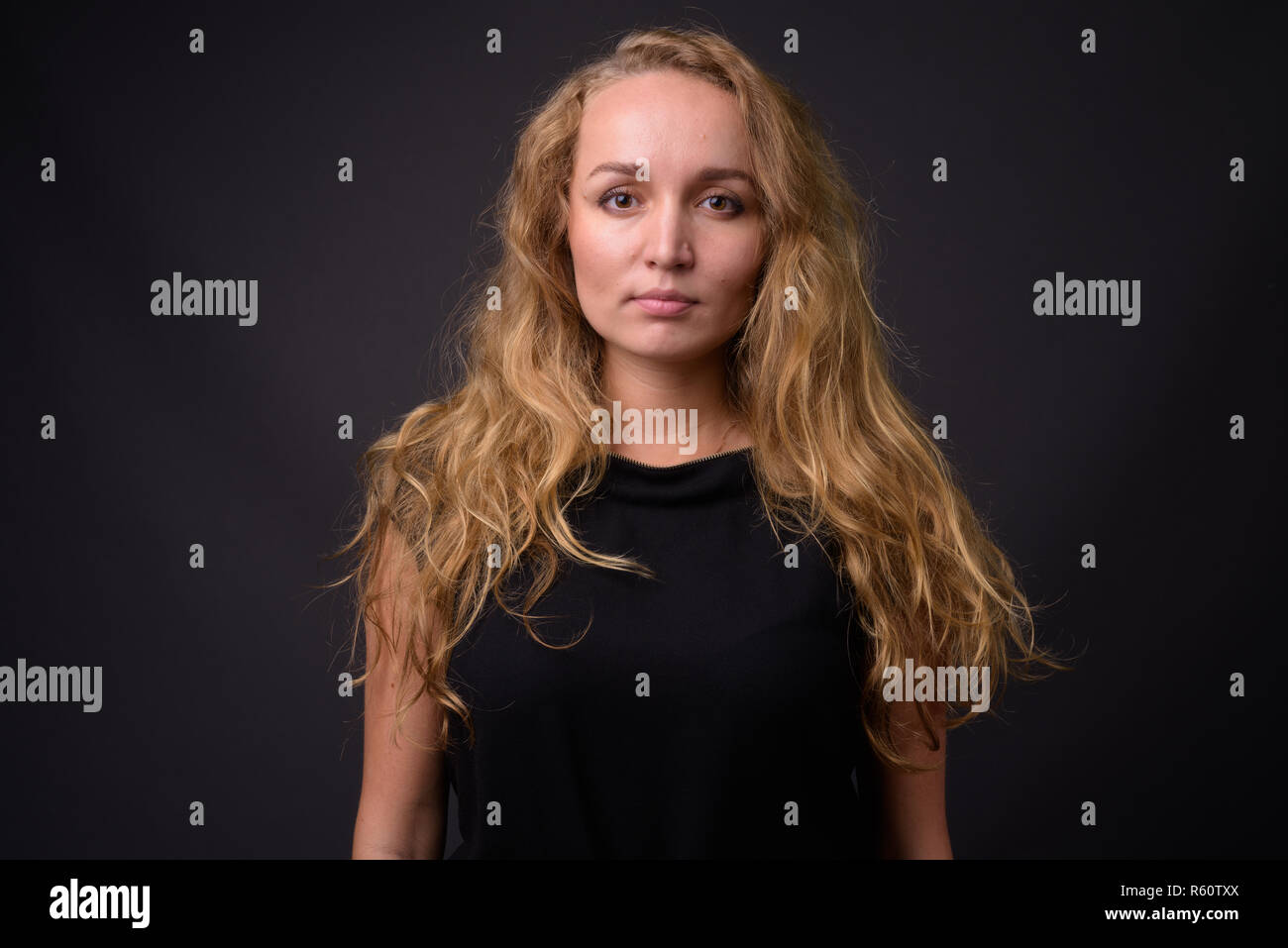 Long hair business woman hi-res stock photography and images - Page 3 -  Alamy