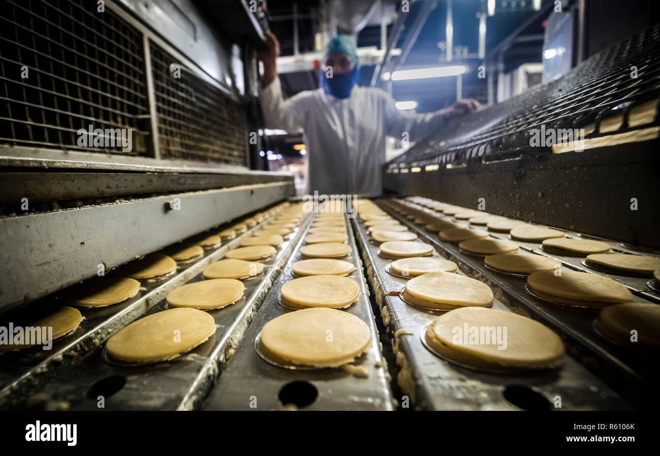 Mr kipling mince pies hi-res stock photography and images - Alamy