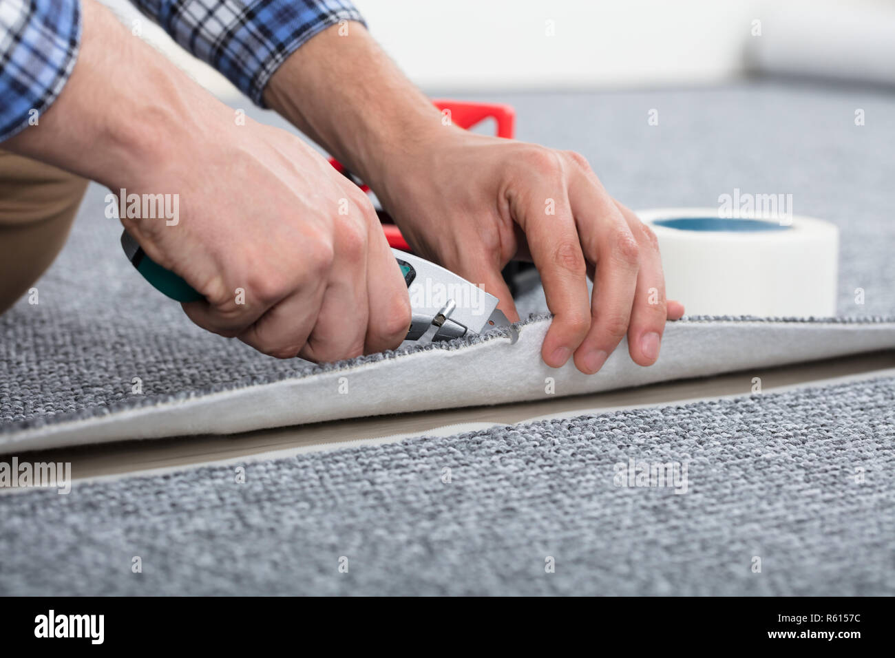 Carpenter Laying Carpet Stock Photo Alamy