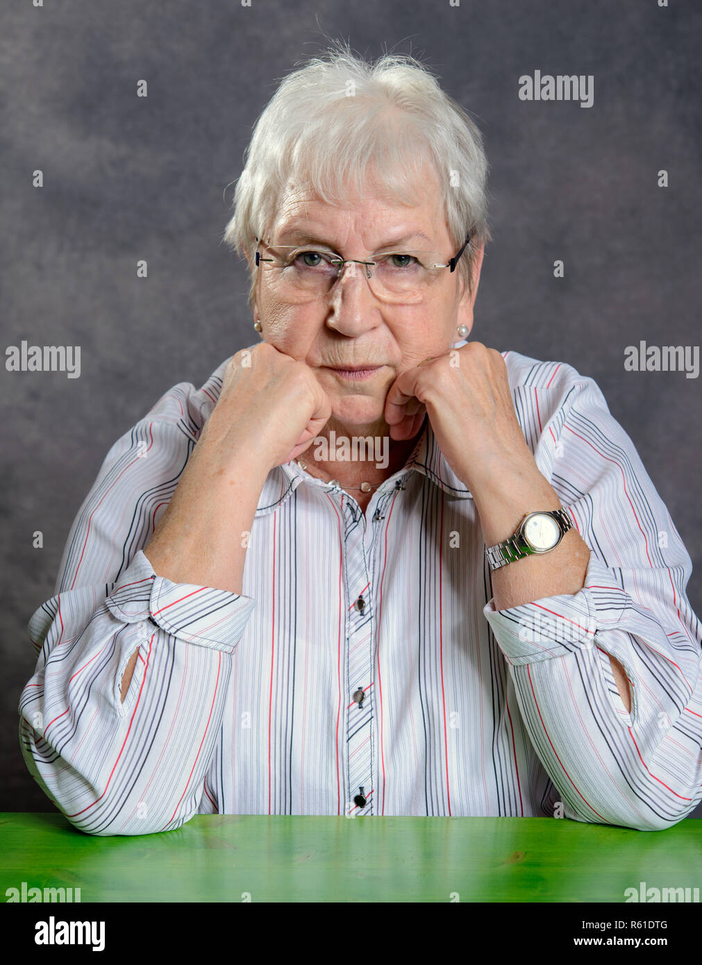 gray hairy elderly woman with glasses looking serious Stock Photo - Alamy