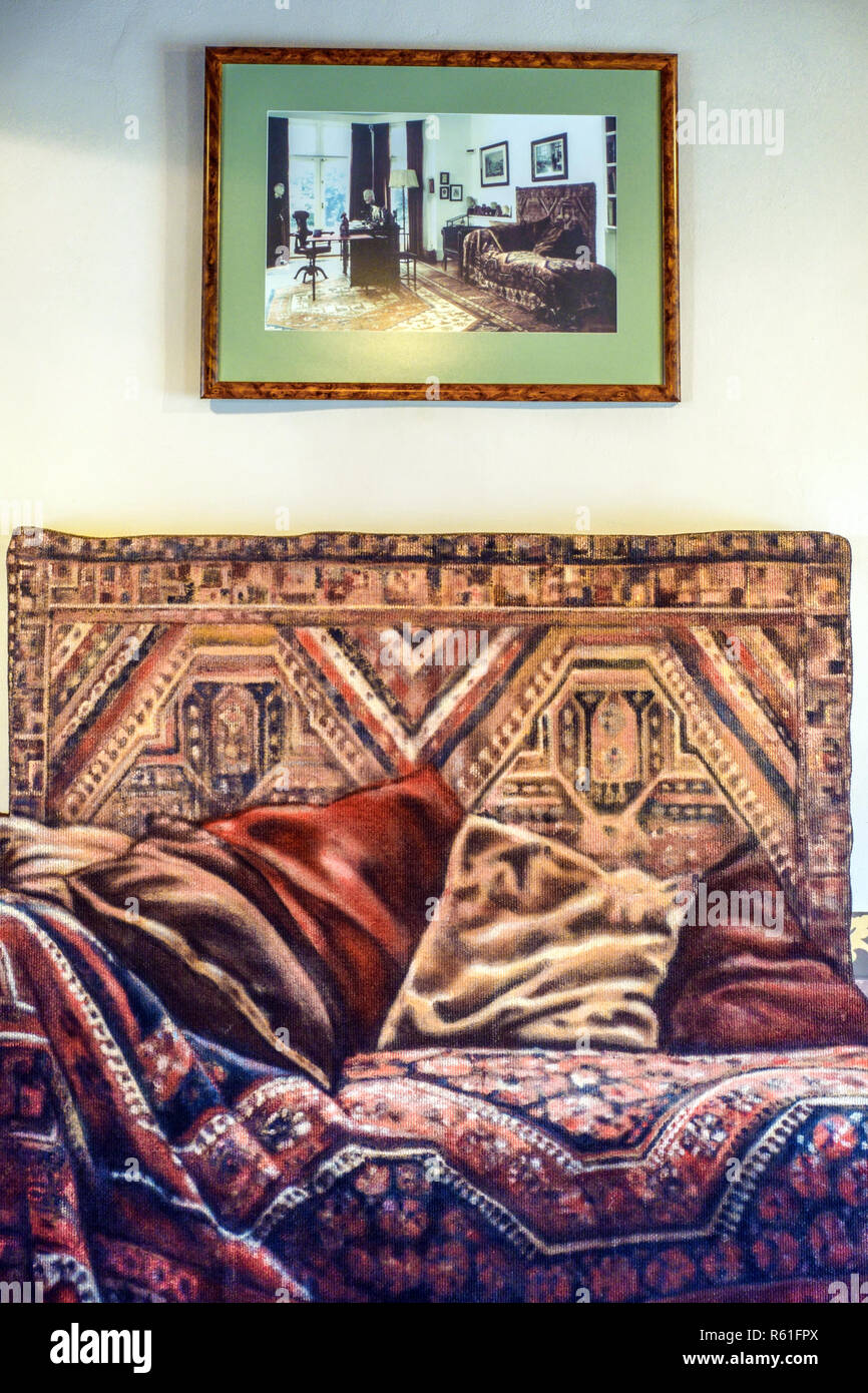 Sigmund freud couch inside room house hires stock photography and