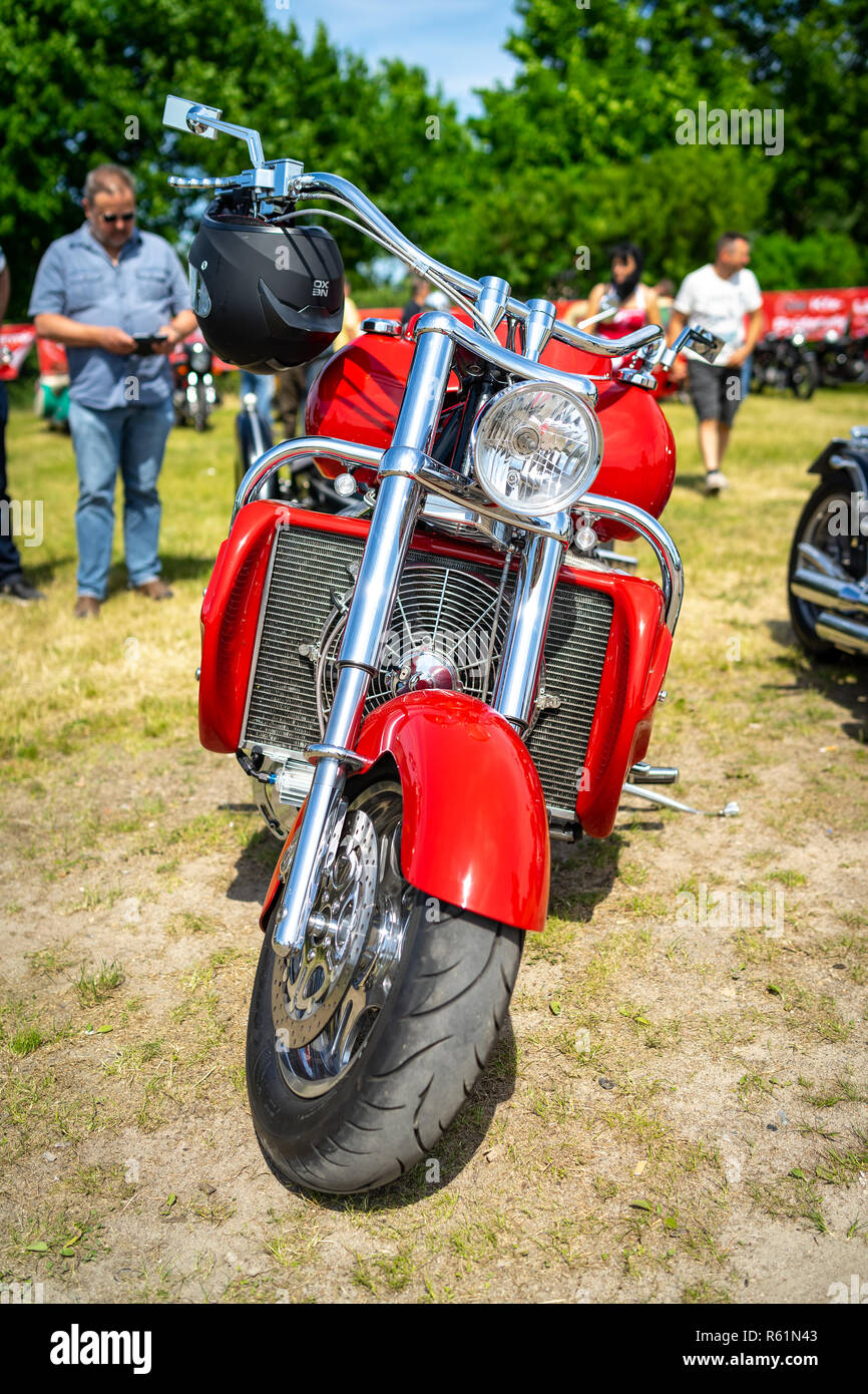 PAAREN IM GLIEN, GERMANY - MAY 19, 2018: High-performance motorcycle Boss  Hoss with V8 engines, produced by Chevrolet. Die Oldtimer Show 2018 Stock  Photo - Alamy
