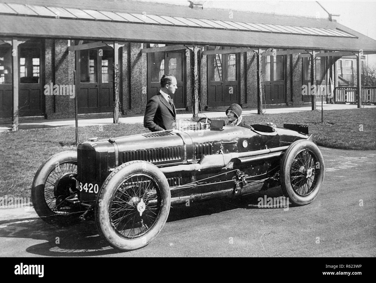 1924 Sunbeam 2 litre GP car with Sunbeam sales manager leo Cozens and driver May Cunliffe Stock Photo