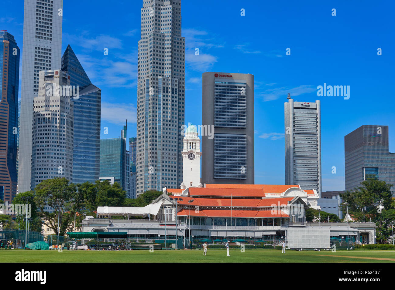 In the foreground the Singapore Cricket Club, located at the Padang, the highrises of Singapore's business and banking district towering behind Stock Photo