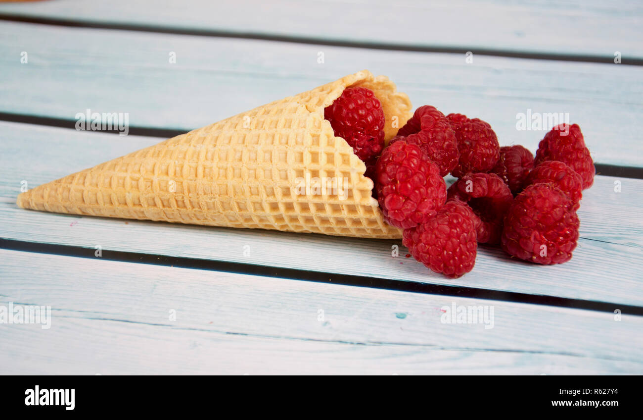 raspberry ice cream Stock Photo - Alamy