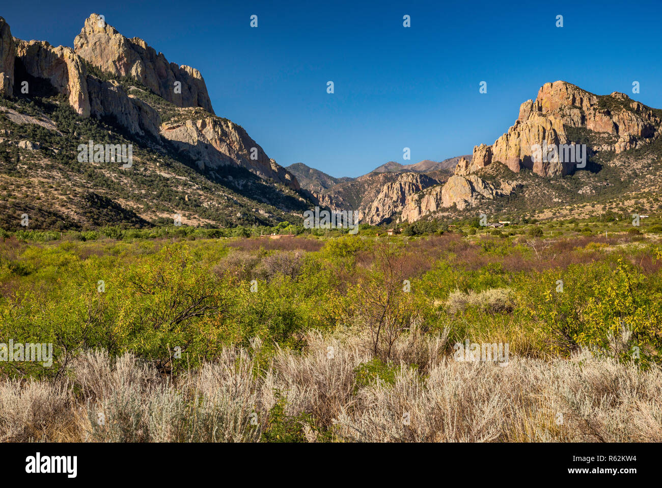 Blue creek cave hires stock photography and images Alamy