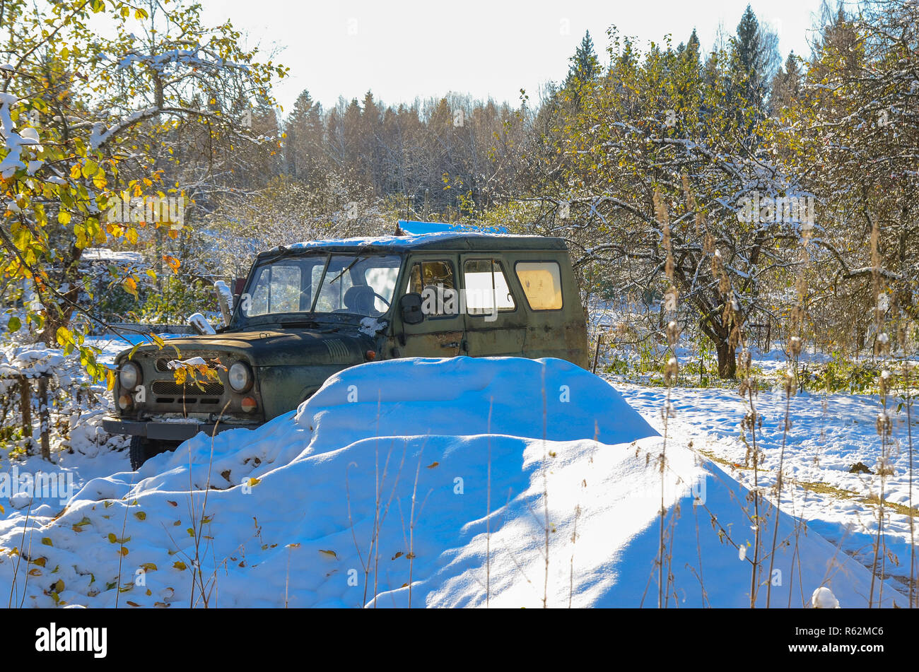 Abandoned in the woods hi-res stock photography and images - Alamy