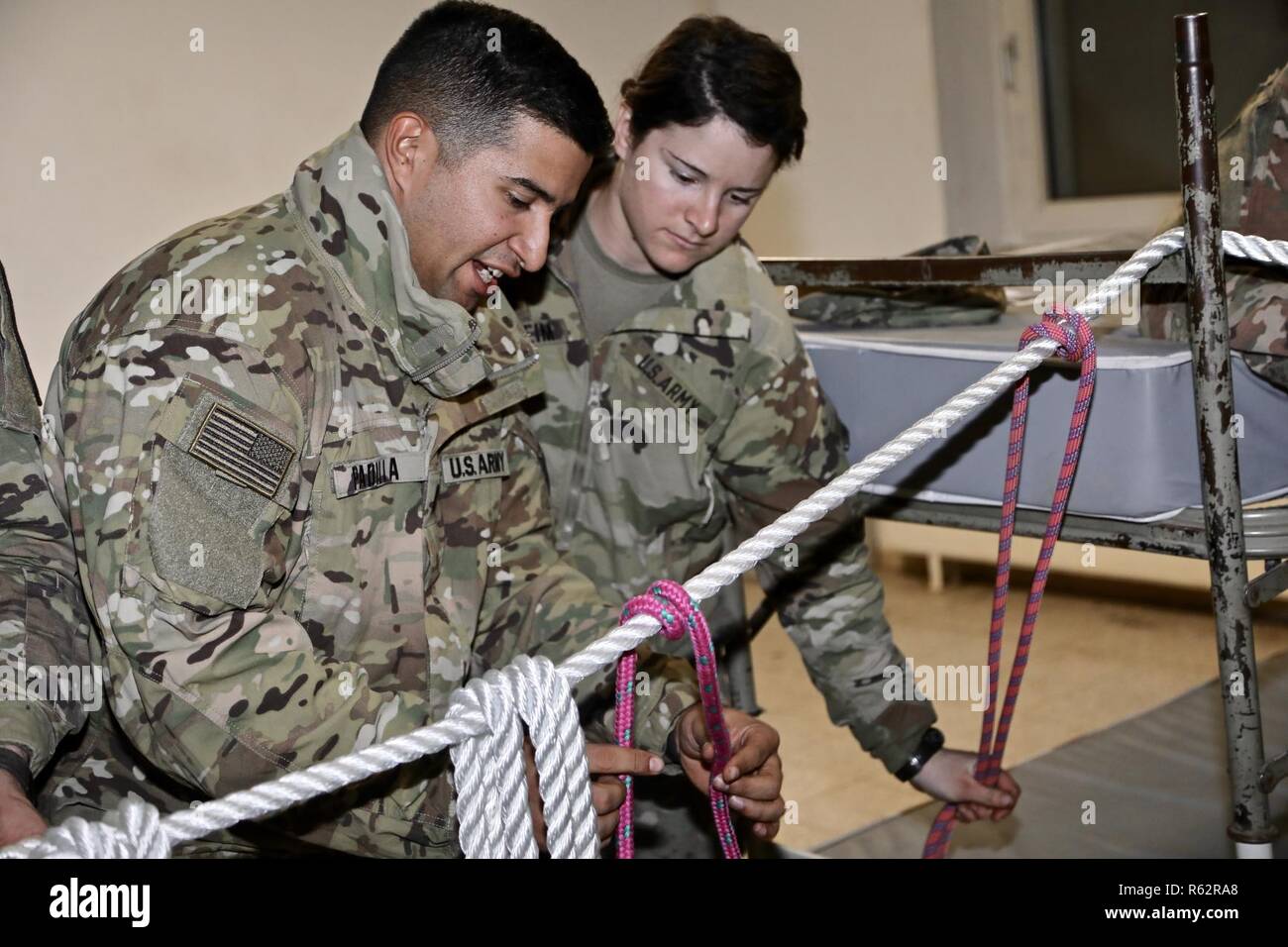 U.S. Army Soldiers assigned to the 1st Armored Brigade Combat Team, 1st Cavalry Division, 91st Brigade Engineer Battalion, practice knot tying techniques as part of  train-up for SAPPER and Ranger school while at the Joint Multi-National Readiness Center in Hohenfels, Germany, Nov. 26, 2018. The 91st Brigade Engineer Battalion along with other elements of 1-1 CD are overseas as part of Atlantic Resolve in Europe. Stock Photo