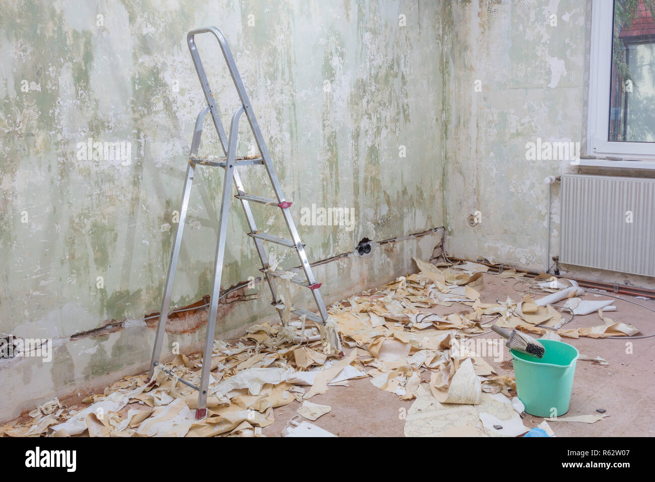 peel off wallpaper Stock Photo Alamy