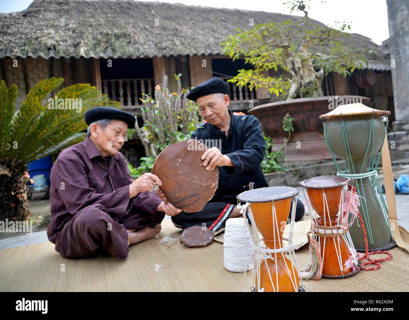 Drum heads hires stock photography and images Alamy
