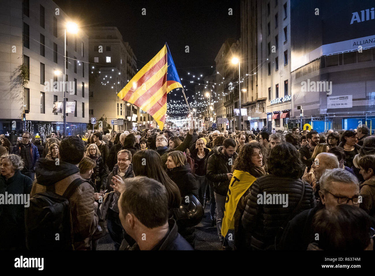 Barcelona, Catalonia, Spain. 3rd Dec, 2018. Pro Catalonia independence demonstrators seen waving a Catalonia independence flag during the demonstration.Demonstrators took to the street of Barcelona in solidarity with the four political prisoners (JoaquÃ-n Form, Jordi SÃ nchez, Josep Rull and Jordi Turull) in prison who have begun an indefinite hunger strike. Credit: Paco Freire/SOPA Images/ZUMA Wire/Alamy Live News Stock Photo