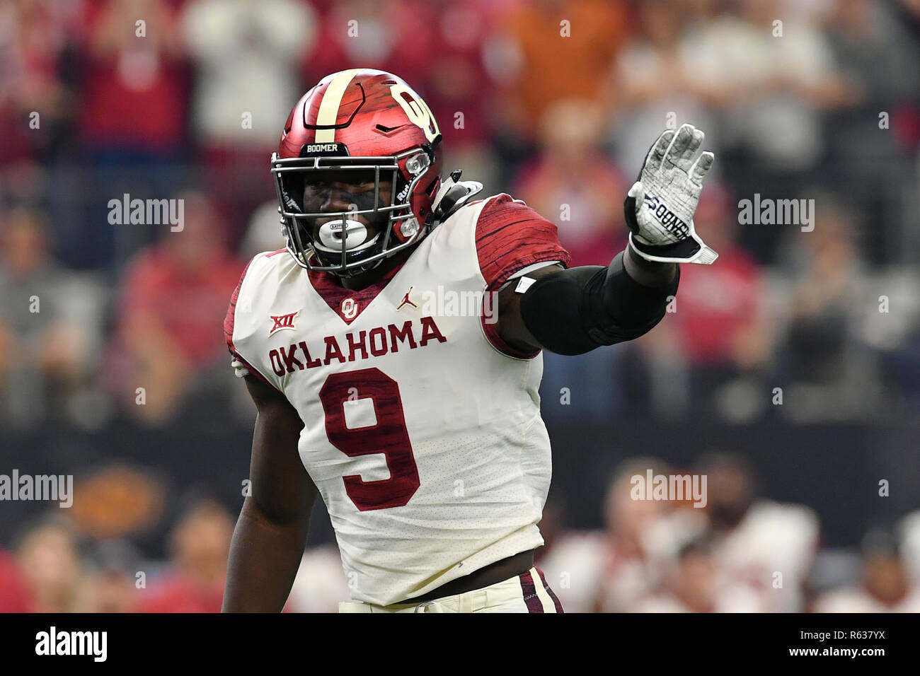 Arlington Texas Usa 1st Dec 2018 Oklahoma Sooners Linebacker Kenneth Murray 9 During The First Half https www alamy com arlington texas usa 1st dec 2018 oklahoma sooners linebacker kenneth murray 9 during the first half of the big 12 championship ncaa football game between the university of texas and the university of oklahoma sooners at att stadium in arlington texas shane ropercsmalamy live news image227494846 html