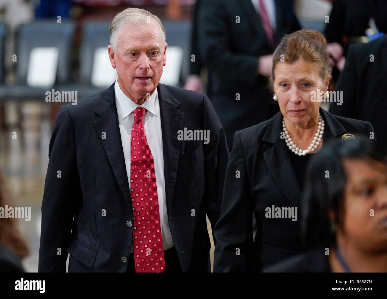 Former Vice Presidents Dan Quayle, left, and his wife Marilyn, right, arrive at the Capitol in Washington to attend services of former President George H.W. Bush, Monday, Dec. 3, 2018. (AP Photo/Pablo Martinez Monsivais/Pool) | usage worldwide Stock Photo