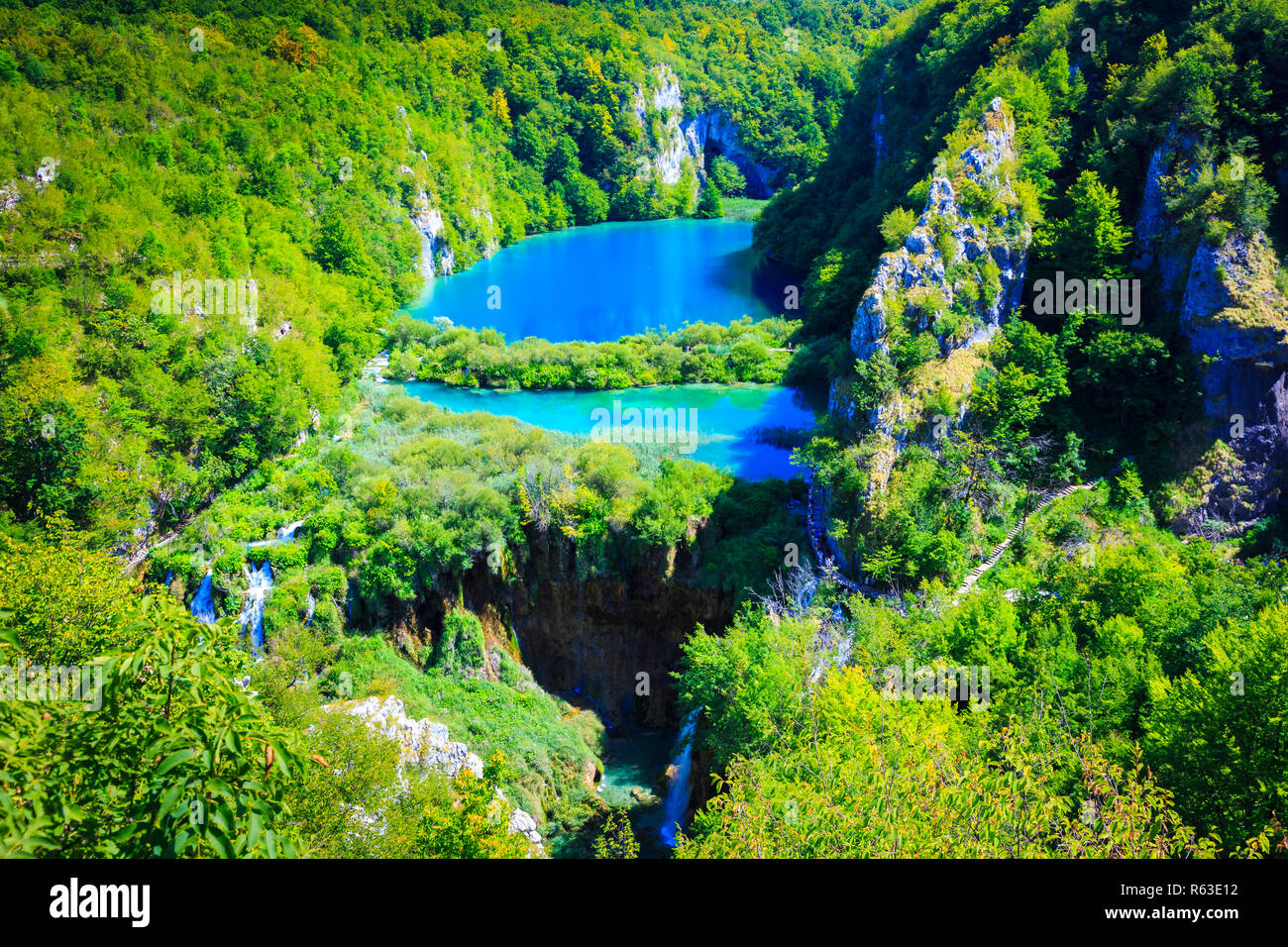 Lakes and freshwater lakes hi-res stock photography and images - Alamy
