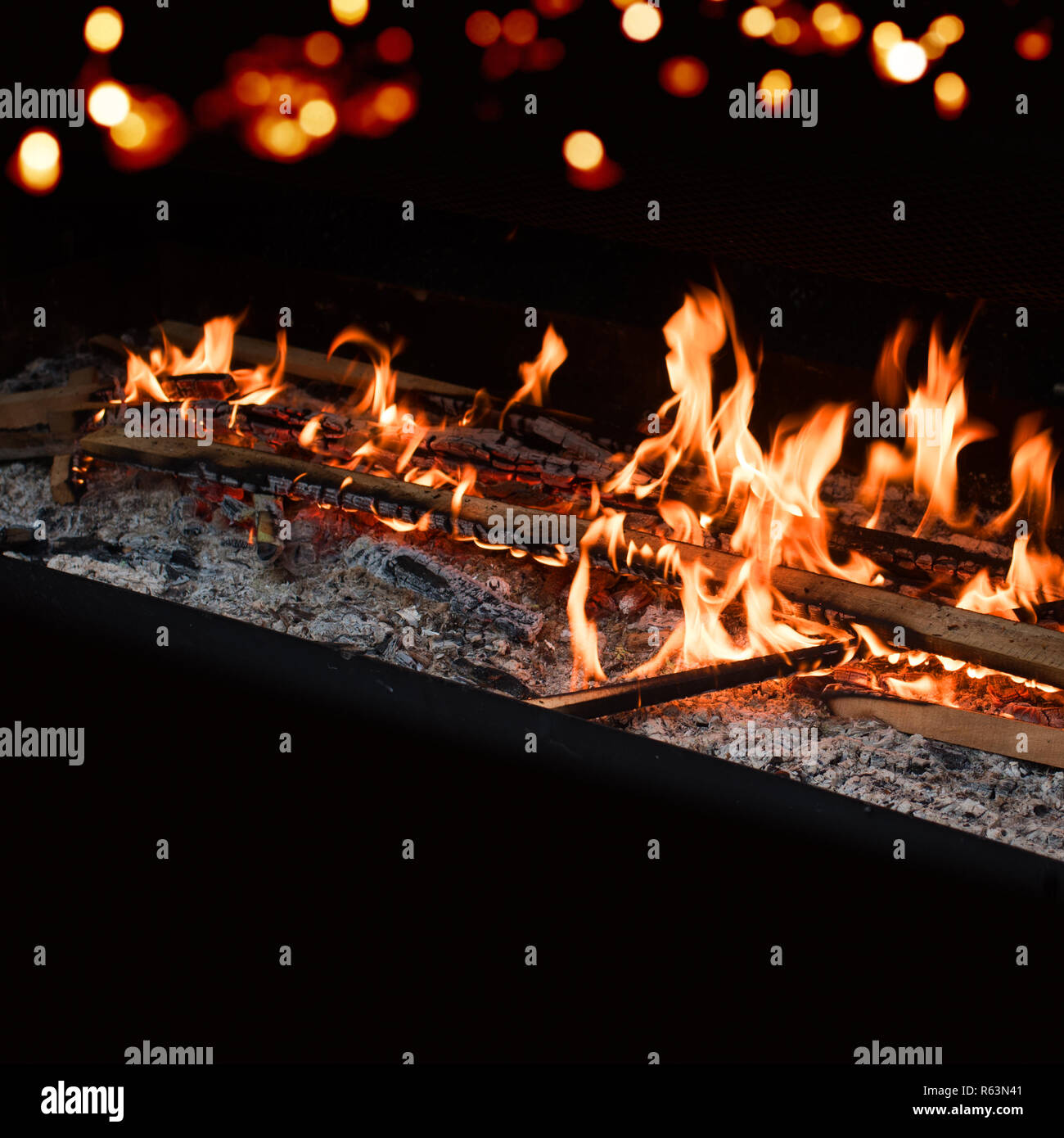 Wood fire on black hi-res stock photography and images - Alamy