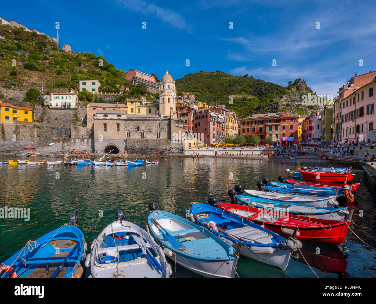 Colourful houses and boats in the fishing port of Vernazza, UNESCO World Heritage Site, Cinque Terre National Park, Vernazza, Liguria, Italy, Europe Stock Photo