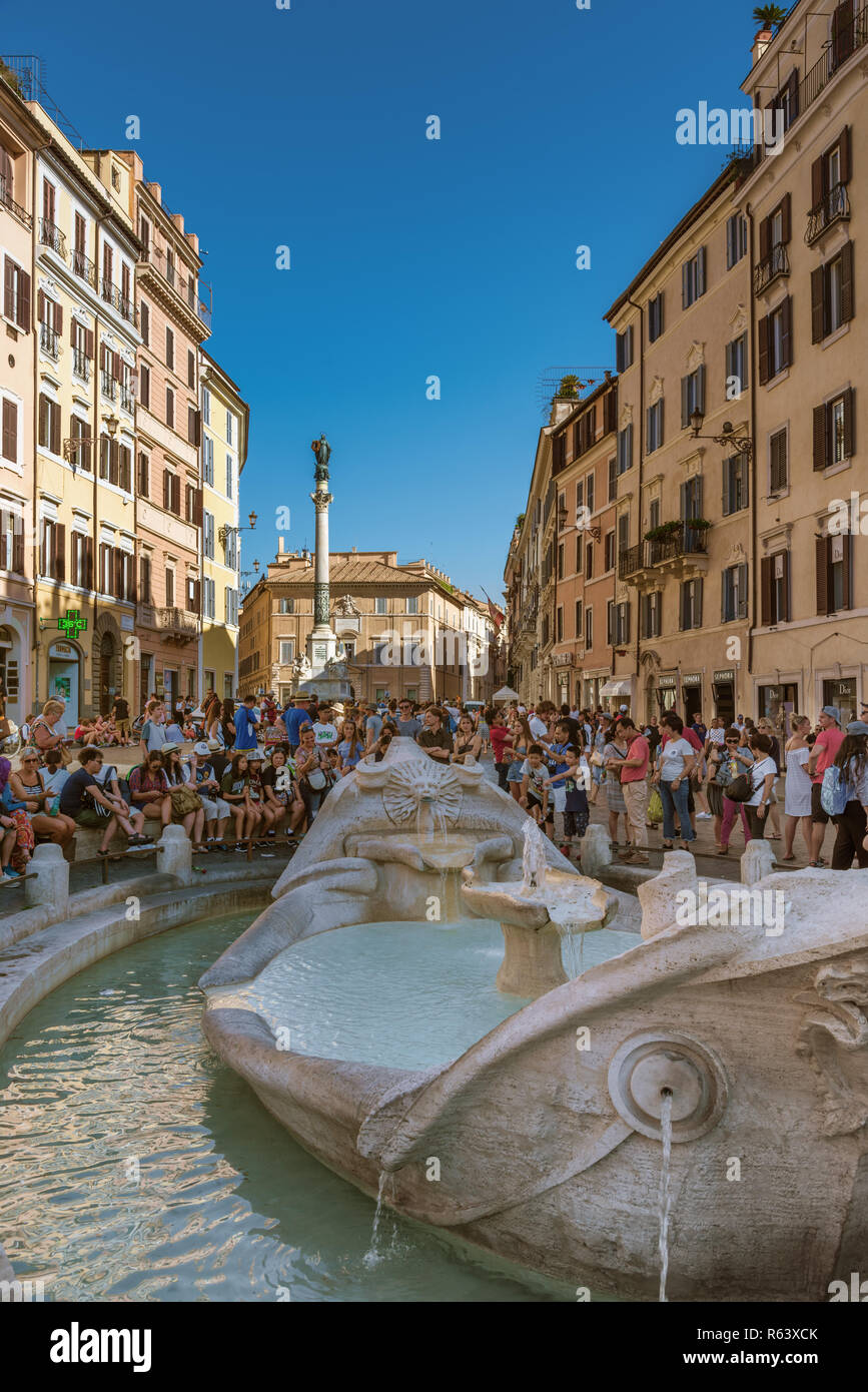 Fontana della Barcaccia & Colonna dell'Immacolata, Rome, Italy Stock Photo