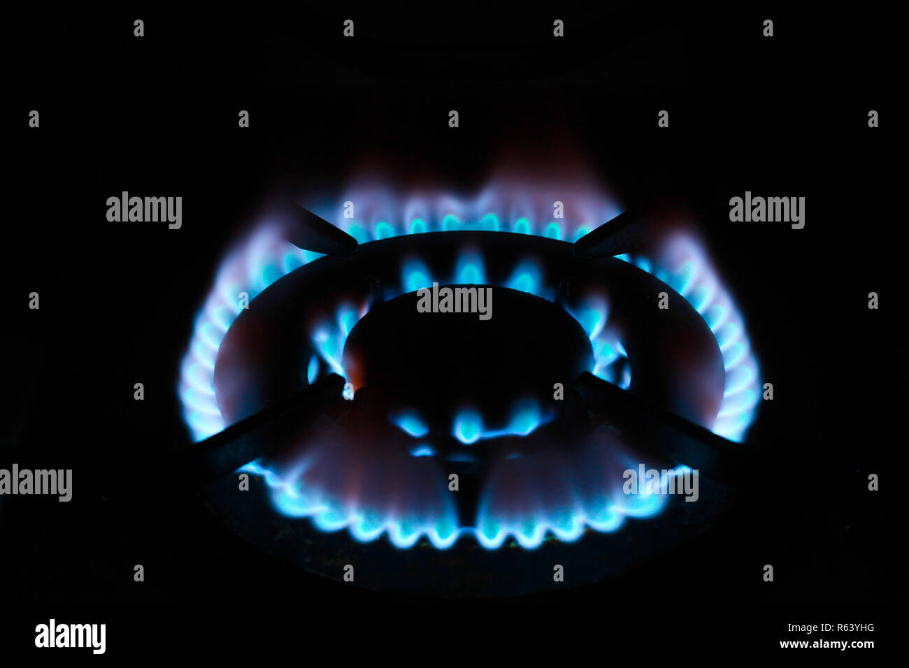 Blue flames on a gas hob Stock Photo Alamy