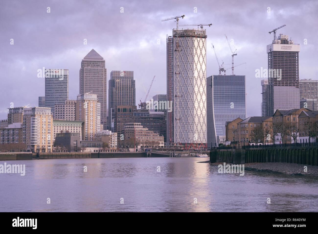 Dating Canary Wharf
