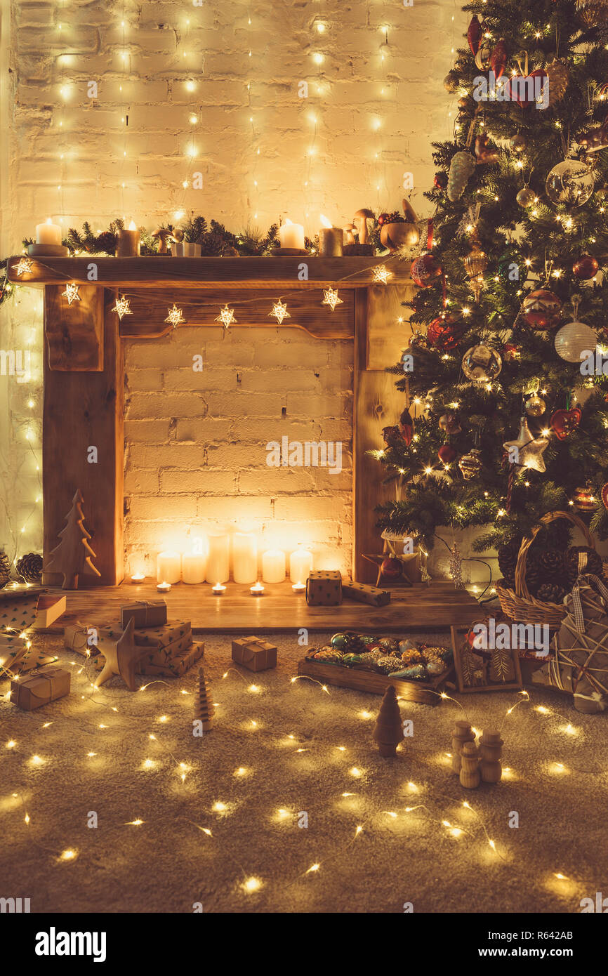 Mantelpiece ornaments hi-res stock photography and images - Alamy