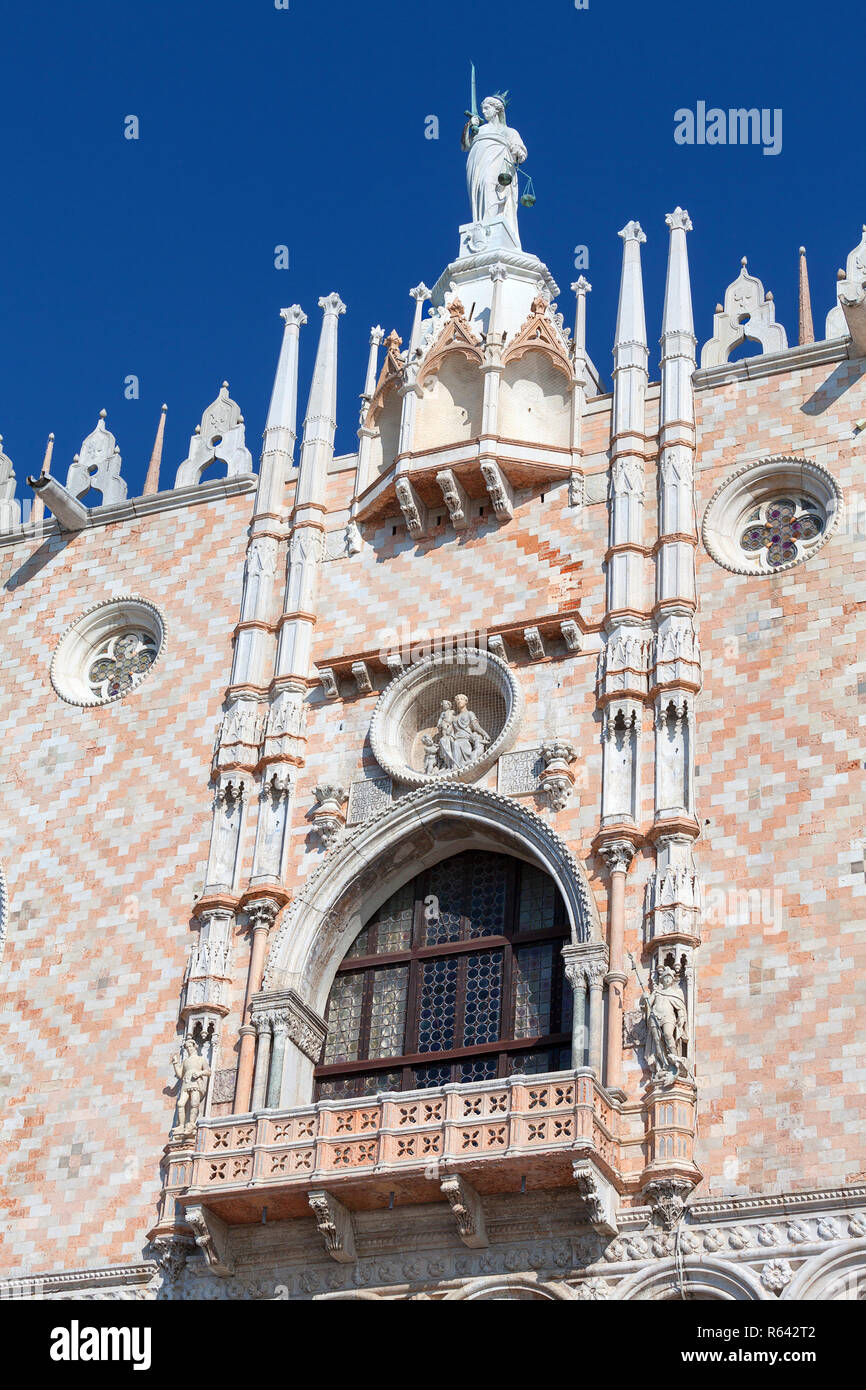 Doge palace venice construction hi-res stock photography and images - Alamy