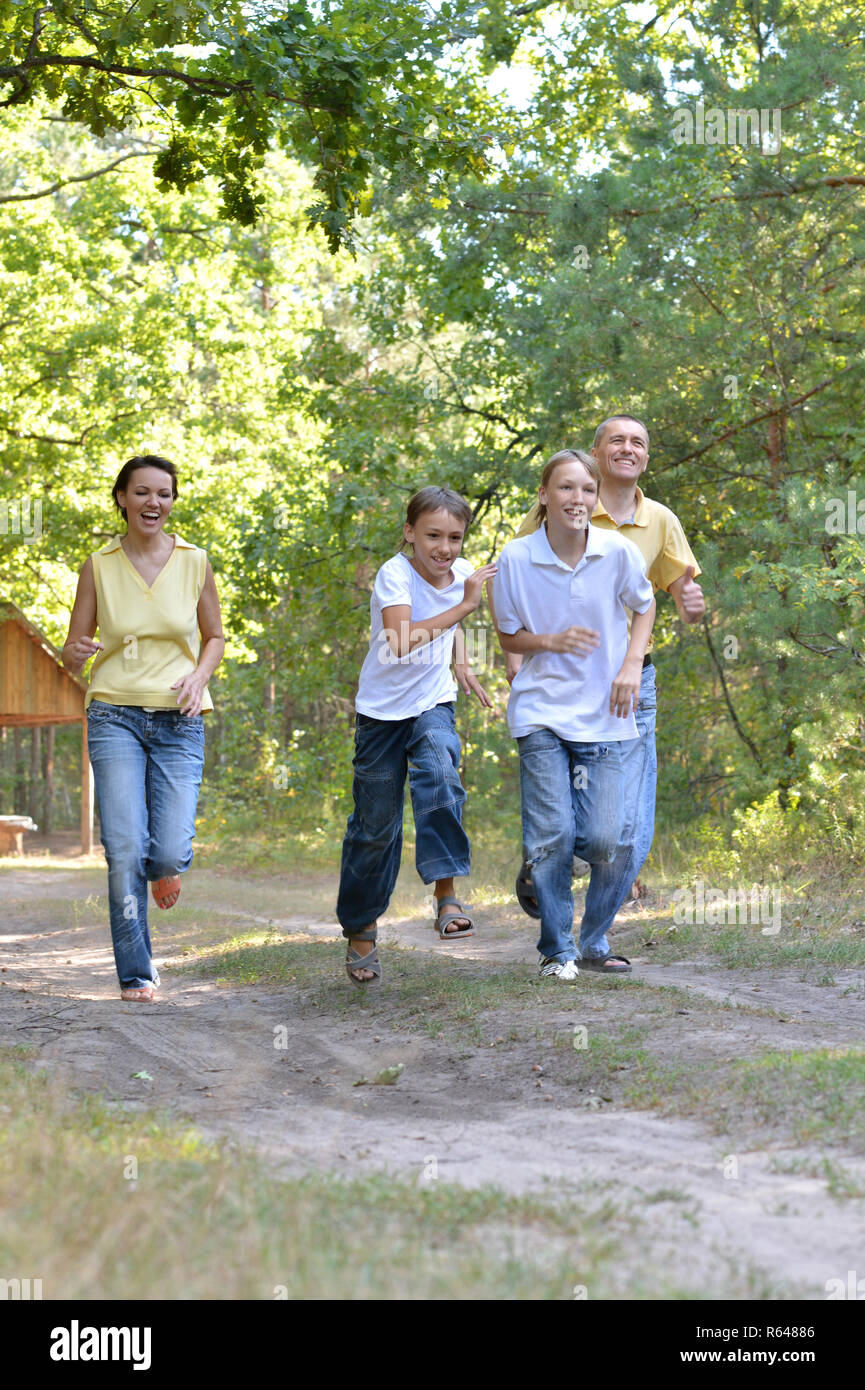 Holiday running family hi-res stock photography and images - Alamy