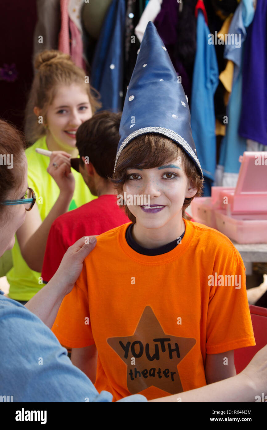 Boy wizard glasses hires stock photography and images Alamy