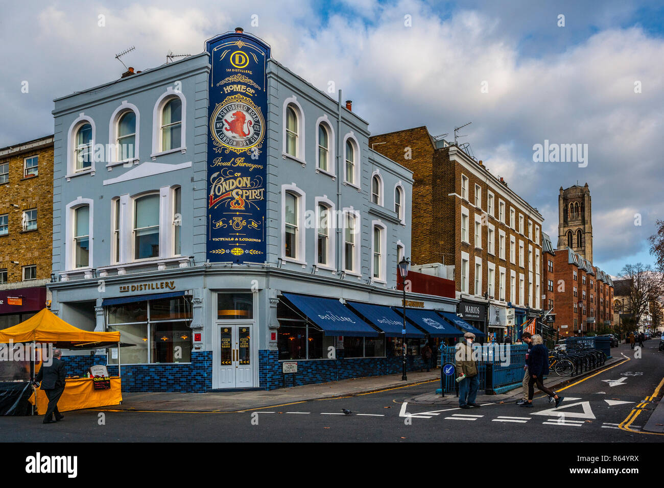 Gin palace hires stock photography and images Alamy