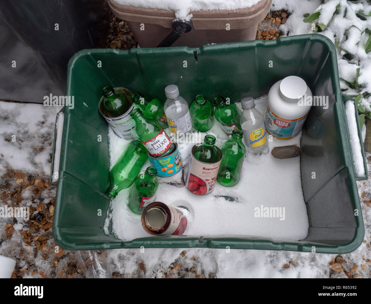 Beer cans ice hires stock photography and images Alamy