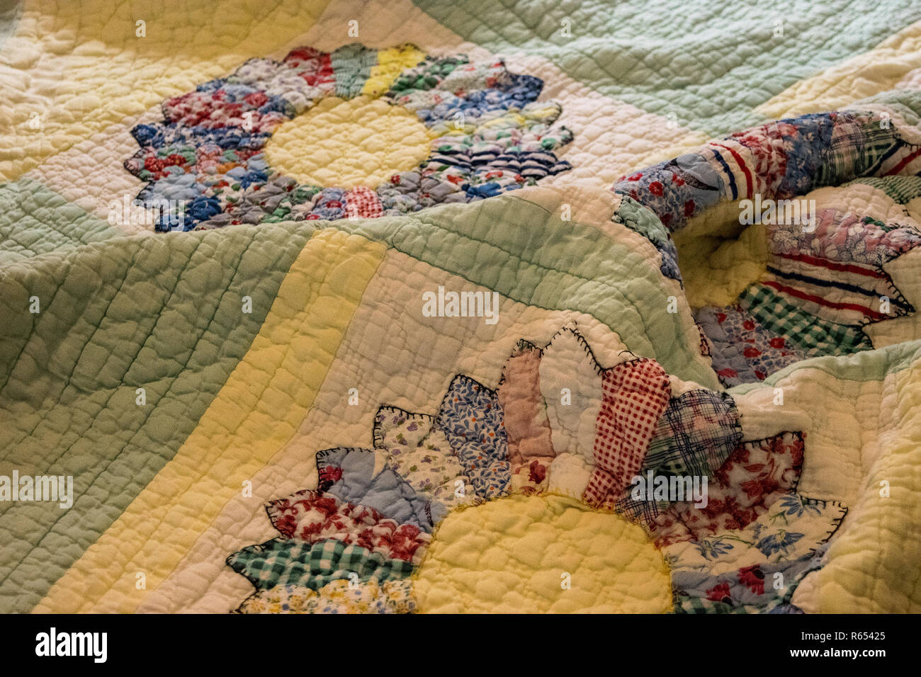 Hand made quilts hires stock photography and images Alamy