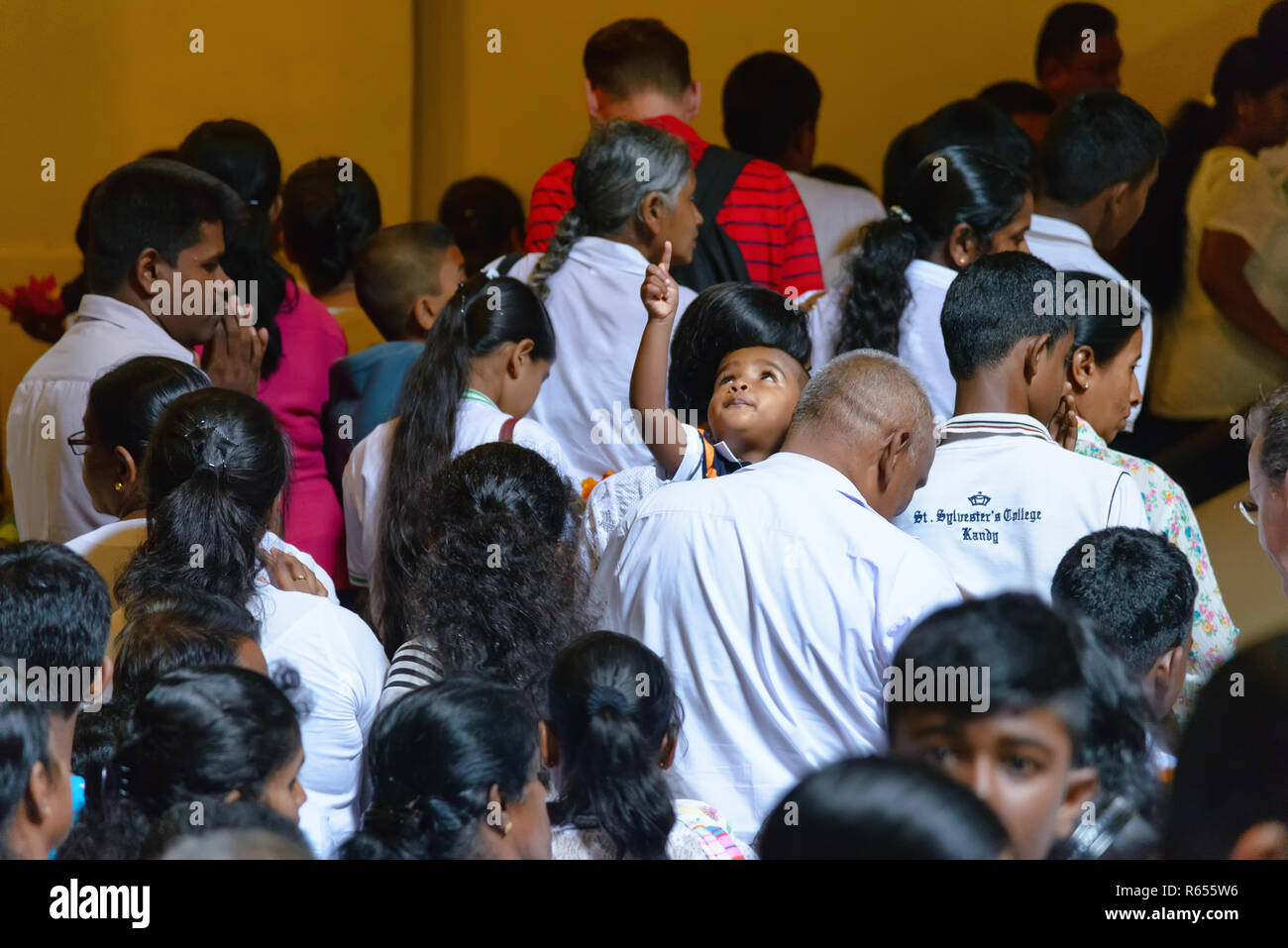 Kandy, Sri Lanka - August 18, 2017: The queue line of pilgrims for acces to the sacred tooth relic of the Buddha in Sri Dalada Maligawa temple Stock Photo