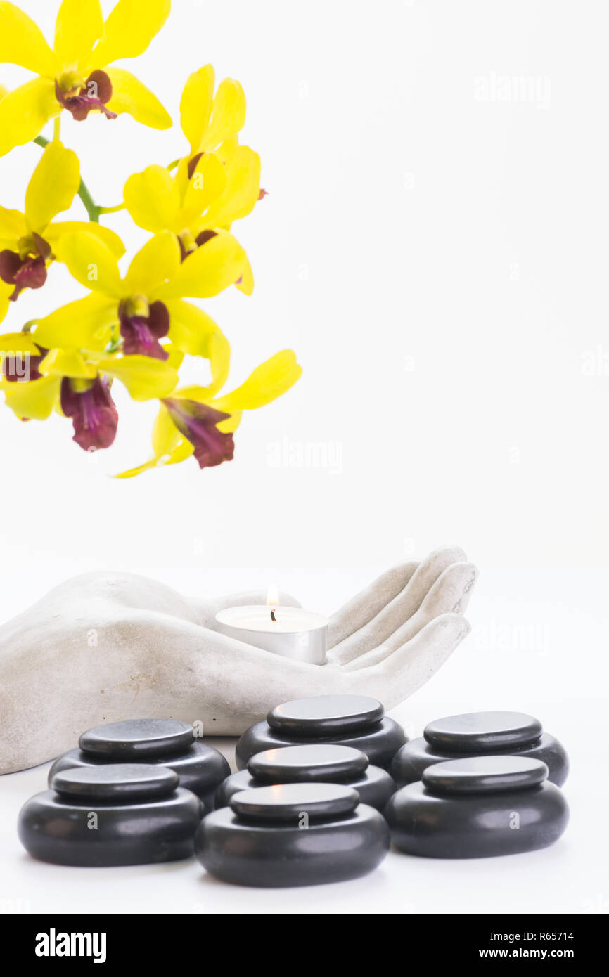 Spa stones candle spring hi-res stock photography and images - Alamy
