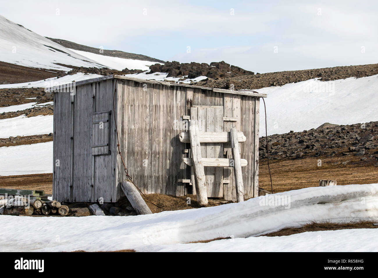 A wooden hunters cabin at Kapp Lee, Edgeøya, Svalbard Archipelago, Norway. Stock Photo
