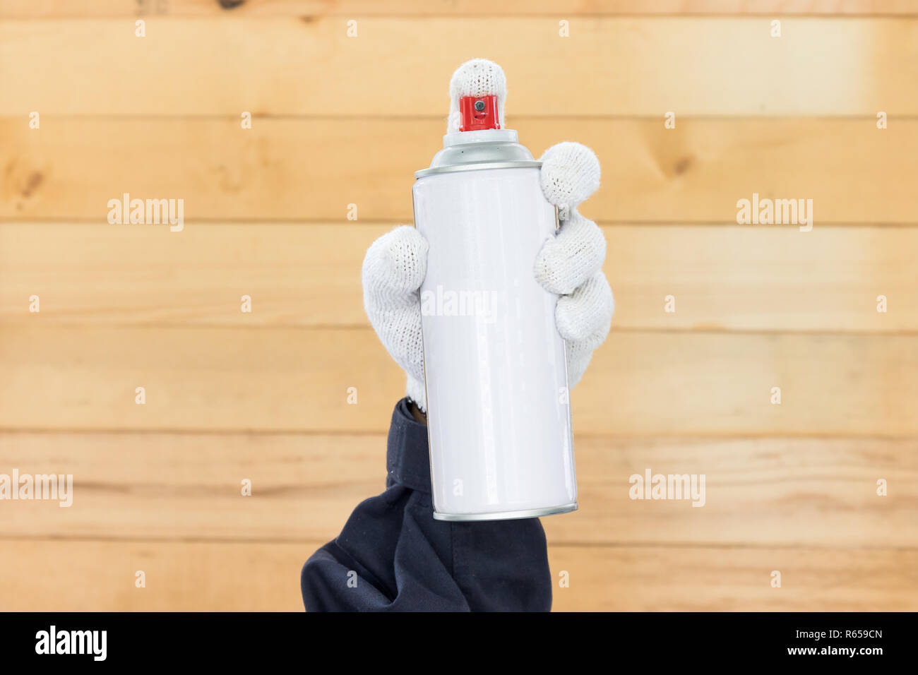 Hand holding spray paint can Stock Photo - Alamy