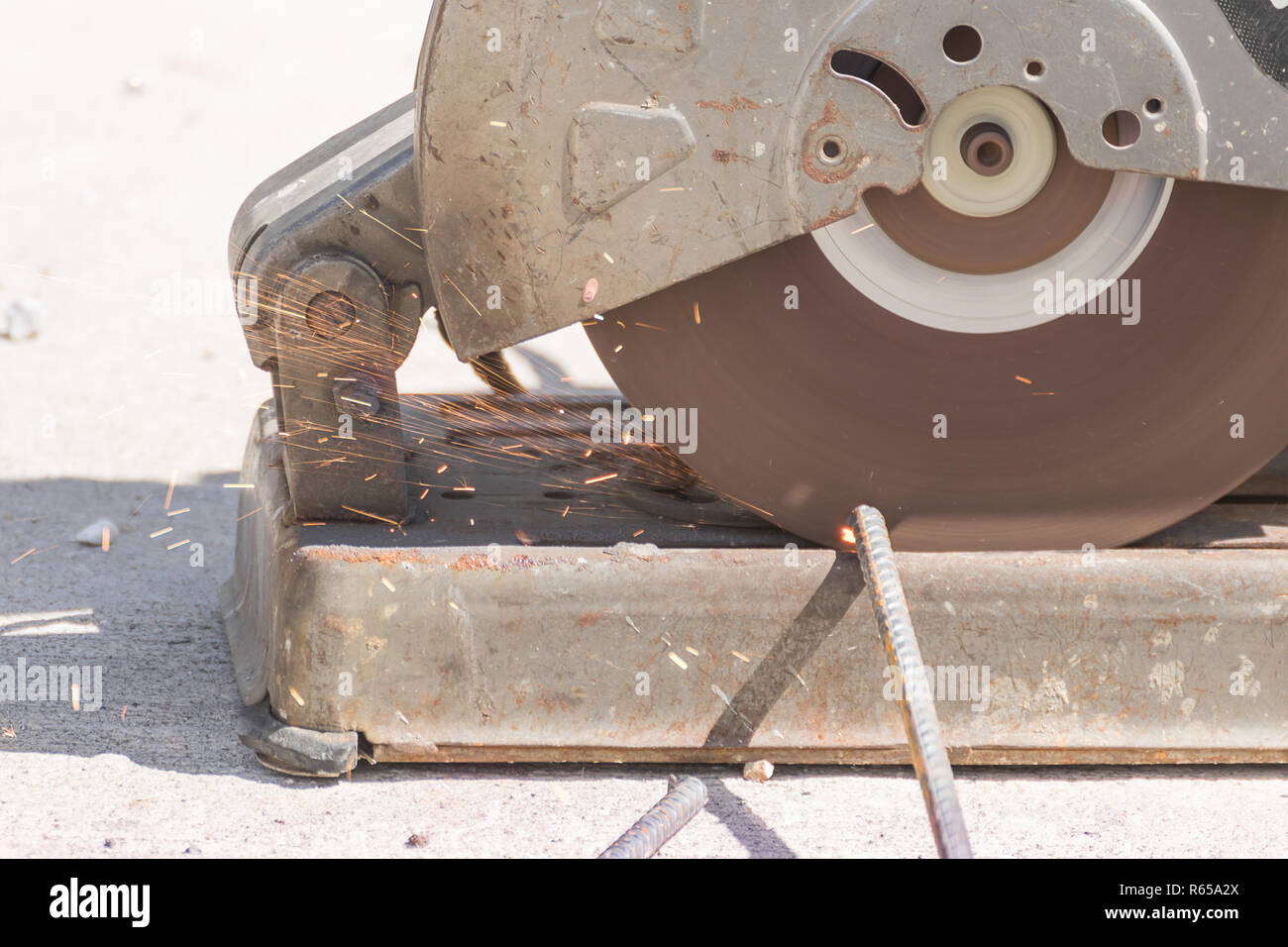 Worker cutting metal with grinder Stock Photo Alamy