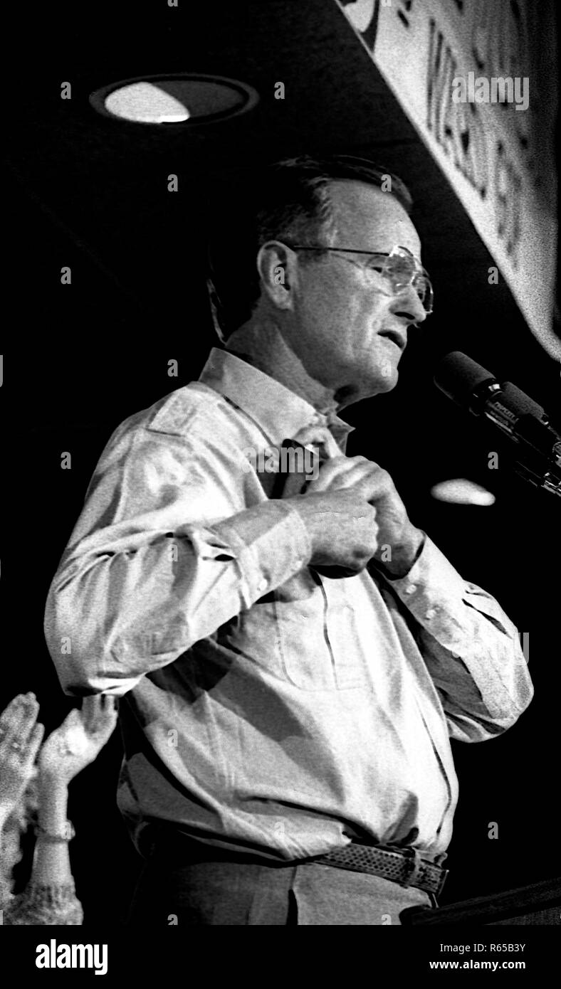 Chicago, Illinois. 10281988 VicePresident H.W. Bush campaign
