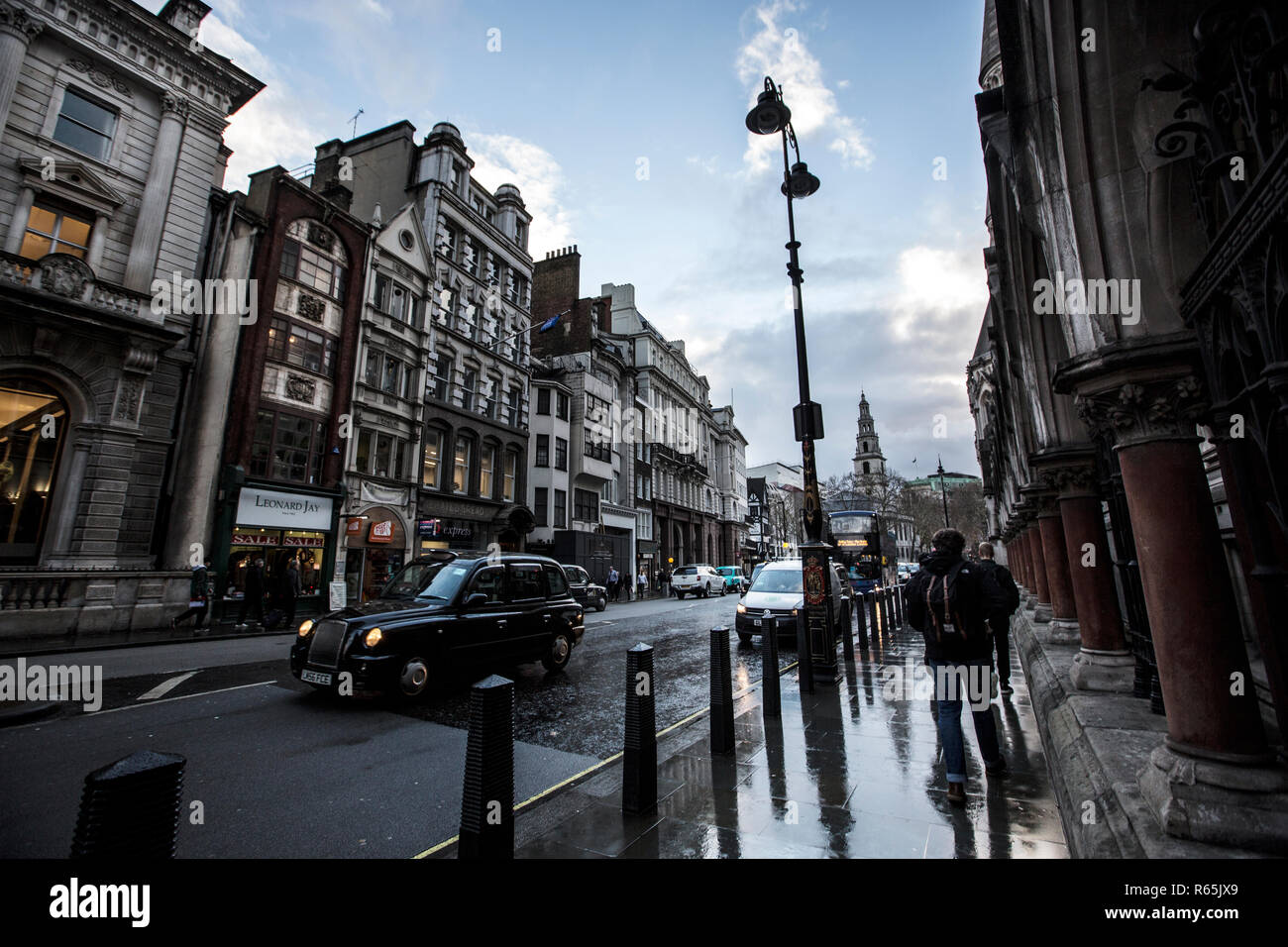 Cold and wet winters day on Fleet Street, home to UK national newspapers until the mid 90's, now mostly law firms operate in Fleet Street, London, UK Stock Photo