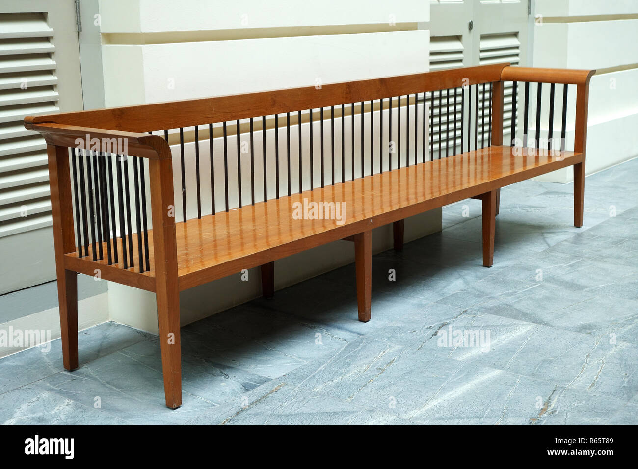 Wooden bench in front of a wall Stock Photo - Alamy