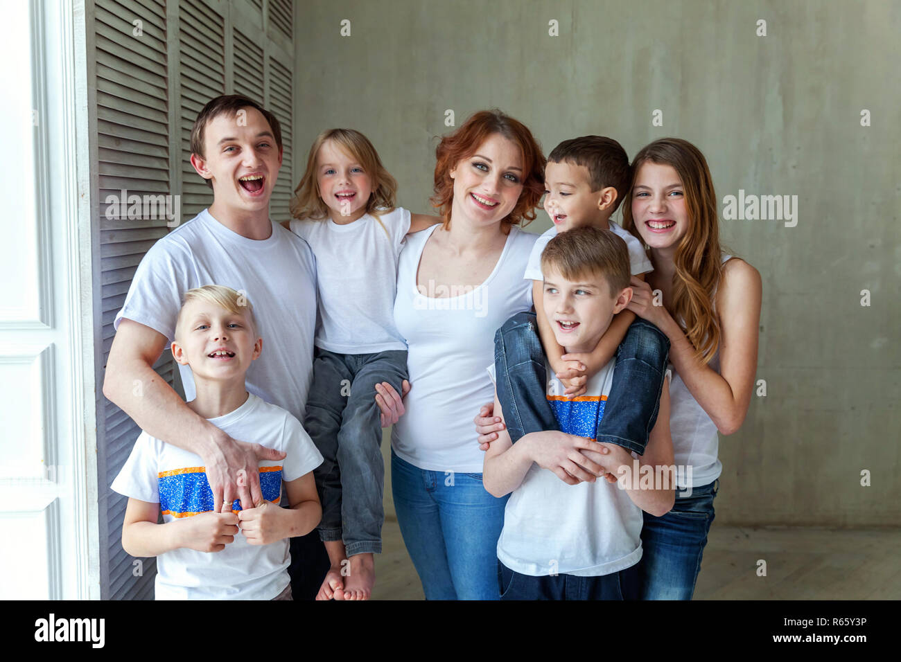 Новый статус многодетной семьи. Многодетная семья в Москве 2021. Богатая многодетная семья. Красивые снимки многодетной семьи. Многодетная Студенческая семья.